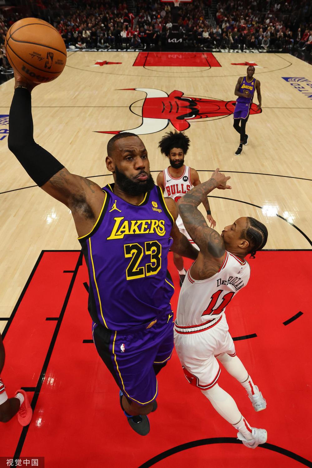 这使得他在 这使得他在